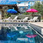 Luton Zadar Heating Pool & Jacuzzi *