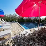 Luton Zadar Heating Pool & Jacuzzi