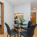 Апартаменты Luton Zadar Heating Pool & Jacuzzi *