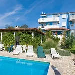 Апартаменты Luton Zadar Heating Pool & Jacuzzi