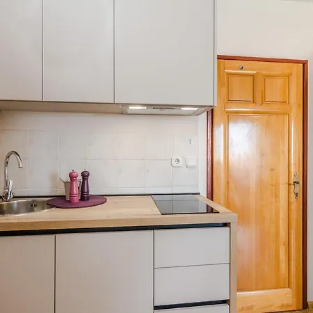 Luton Zadar Heating Pool & Jacuzzi Apartment