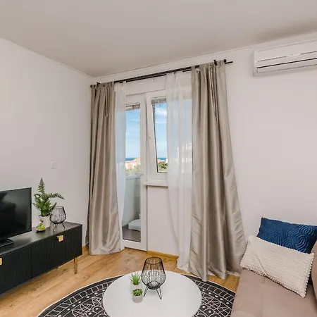 Luton Zadar Heating Pool & Jacuzzi Apartment Kozino