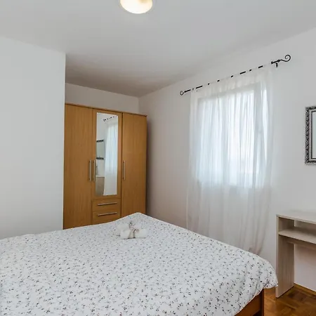 Luton Zadar Heating Pool & Jacuzzi Apartment Kozino