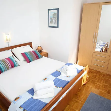 Luton Zadar Heating Pool & Jacuzzi Apartmán