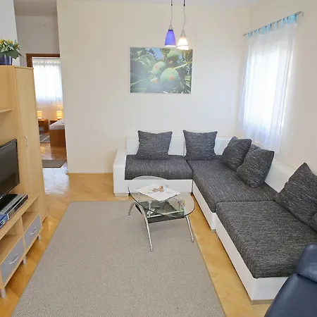 Luton Zadar Heating Pool & Jacuzzi *