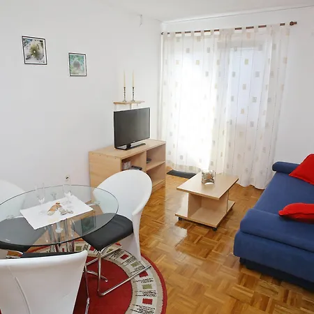 Luton Zadar Heating Pool & Jacuzzi Apartmán
