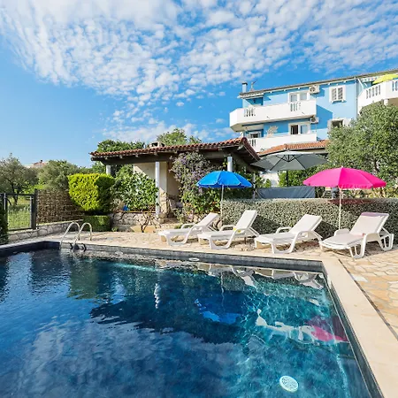 Luton Zadar Heating Pool & Jacuzzi Kožino