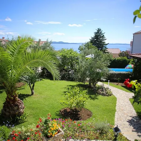 Luton Zadar Heating Pool & Jacuzzi * Kožino