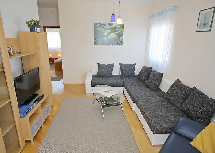 Luton Zadar Heating Pool & Jacuzzi *