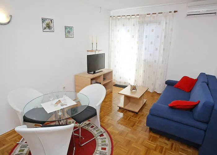 Luton Zadar Heating Pool & Jacuzzi 公寓