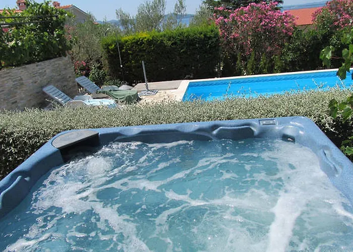 Luton Zadar Heating Pool & Jacuzzi * Kožino