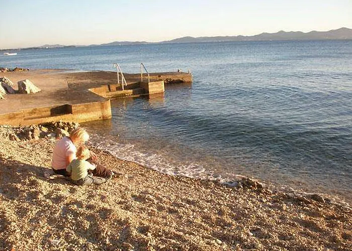 Luton Zadar Heating Pool & Jacuzzi 公寓