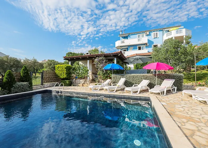 Luton Zadar Heating Pool & Jacuzzi Кожино