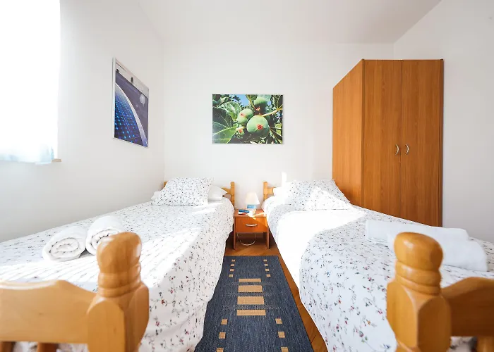 Luton Zadar Heating Pool & Jacuzzi * Kožino