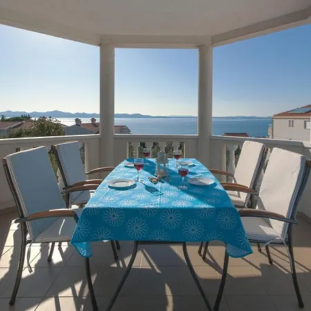 Daire Luton Zadar Heating Pool & Jacuzzi *