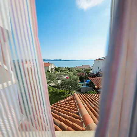 Luton Zadar Heating Pool & Jacuzzi Apartment