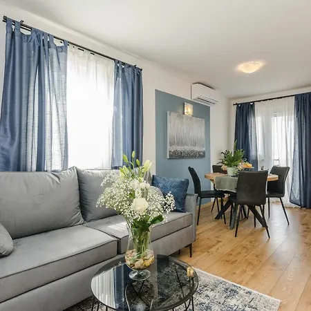 Luton Zadar Heating Pool & Jacuzzi Apartment
