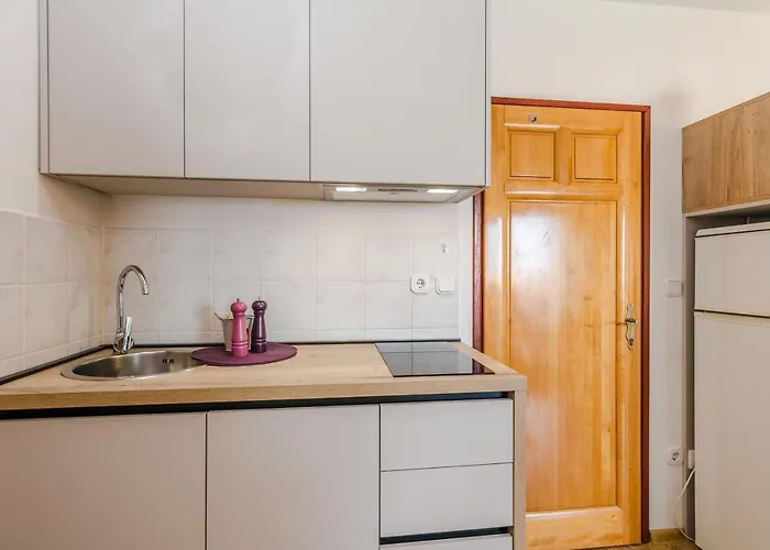 Luton Zadar Heating Pool & Jacuzzi Apartman